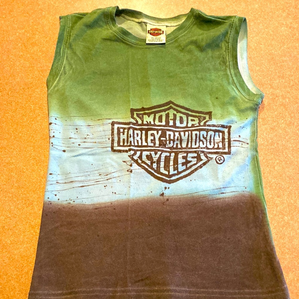 Women’s sleeveless top